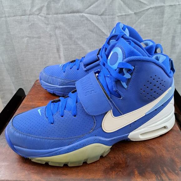 Athletic_Shoes